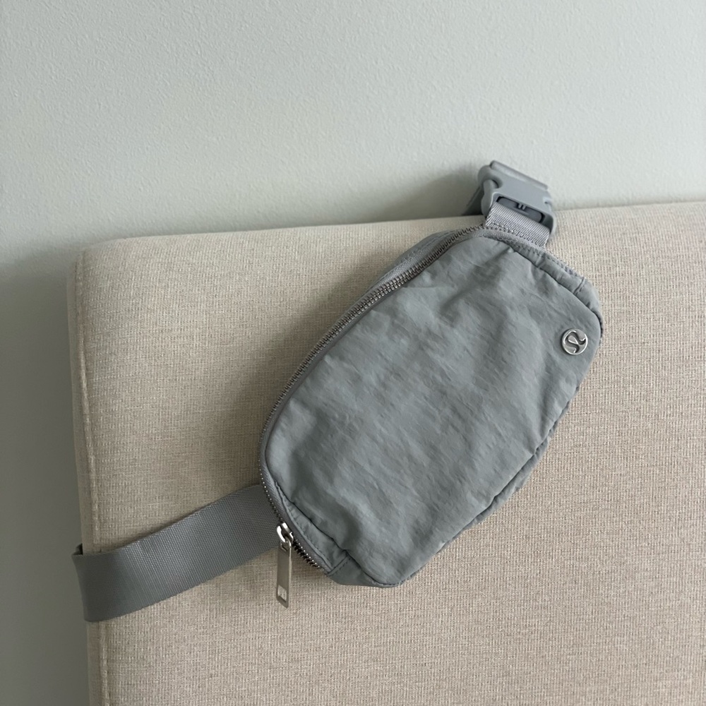Cross body Lululemon sachet